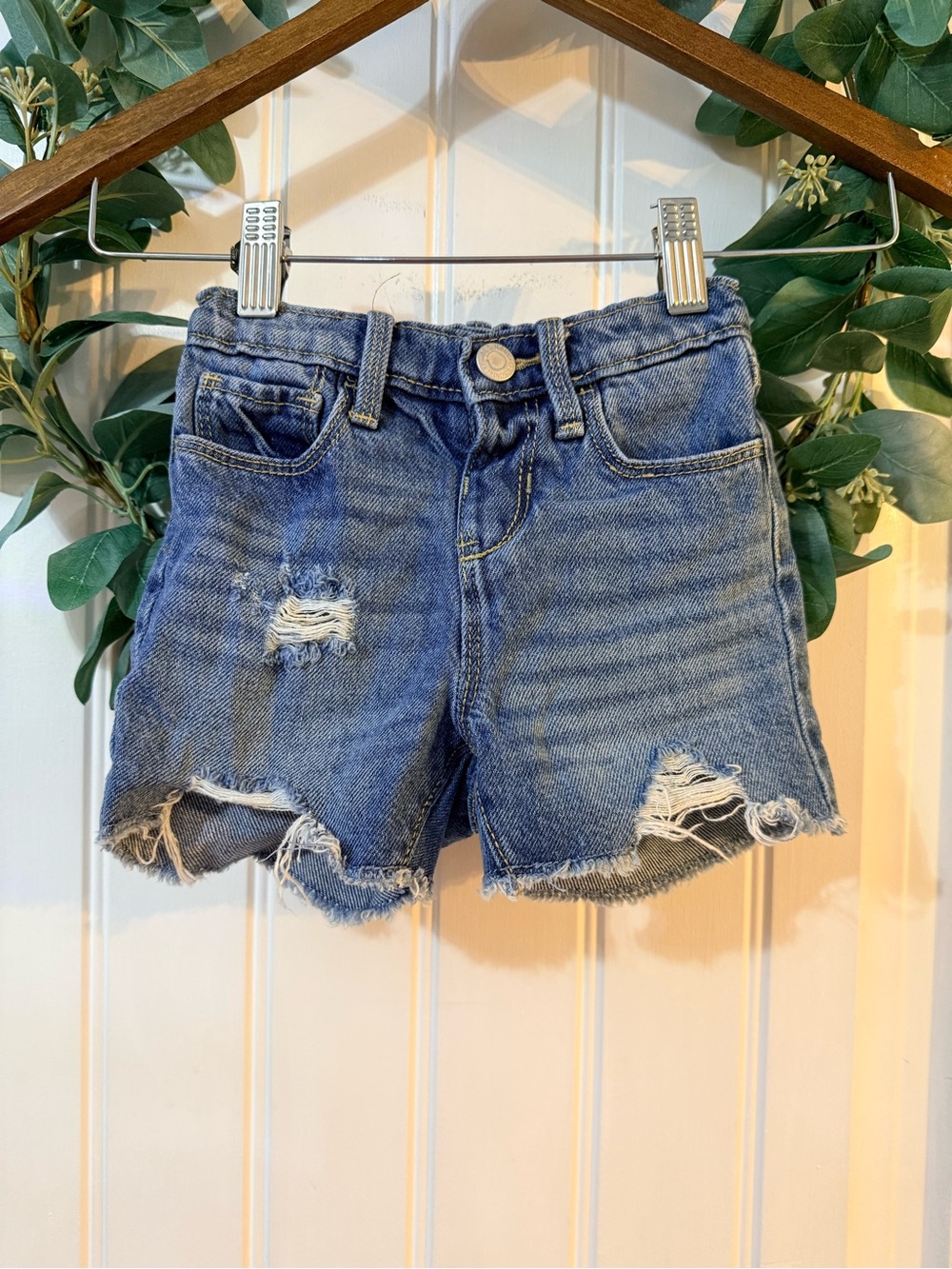 💫4/$25 • Old Navy Distressed Denim Jean Shorts